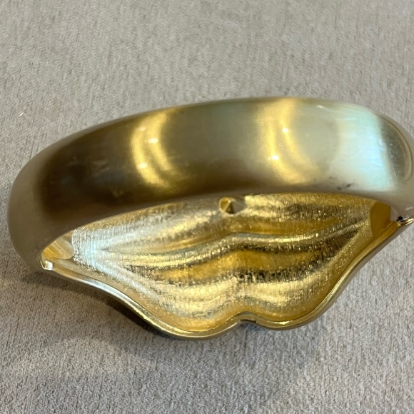 NWOT gold and rhinestone Hot Lips clamper hinged bracelet - Picture 5 of 6